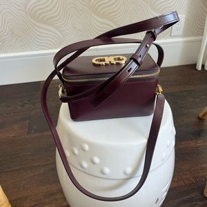 BRAND NEW - Faragamo Gancini beauty case.